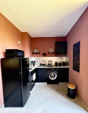 Gîte pour 2 personnes, avec piscine et jardin ainsi que terrasse et vue, animaux acceptés à Remire-Montjoly
