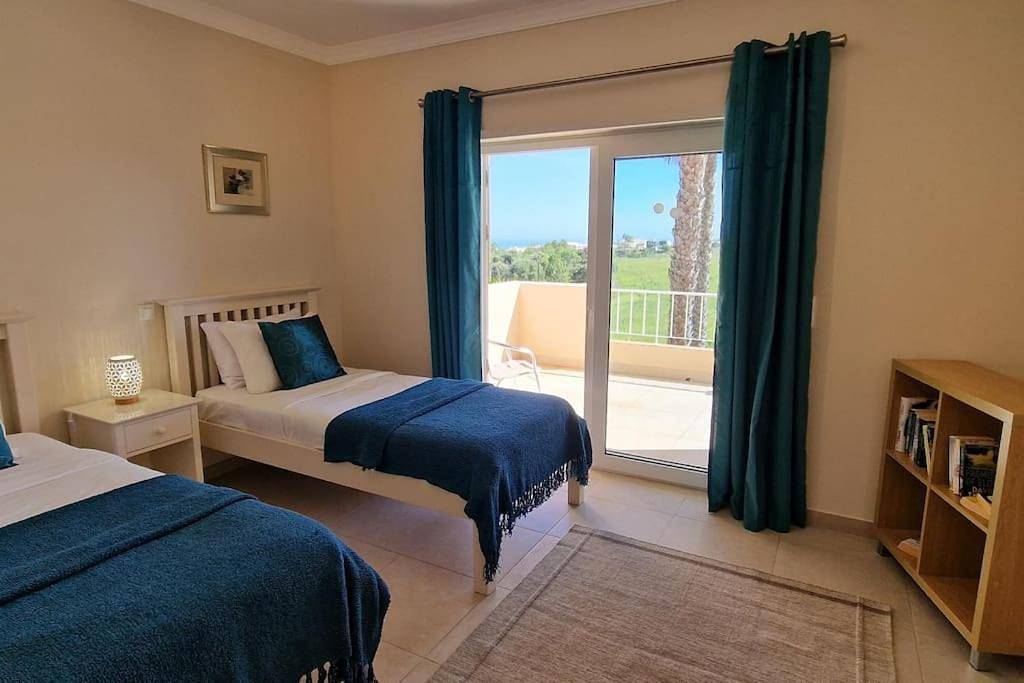 Three-Bedroom House in Santa Maria, São Gonçalo de Lagos