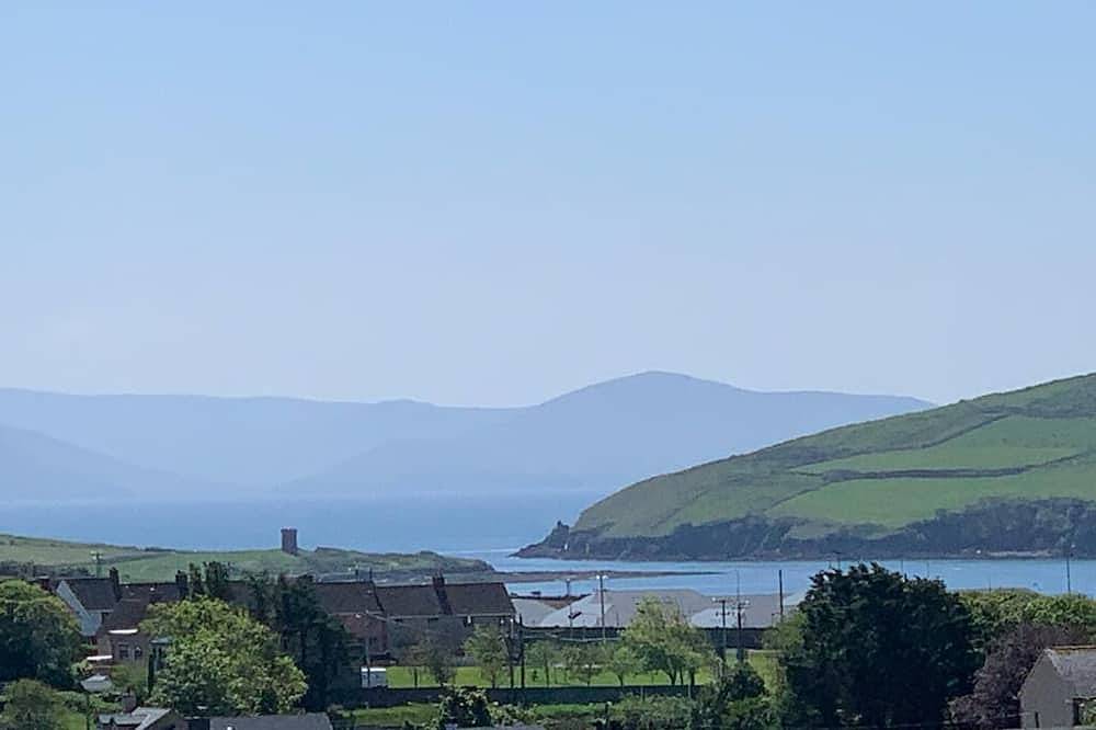 Stunning Coastal property located in Dingle Town on the Wild Atlantic Way. in Dingle Peninsula