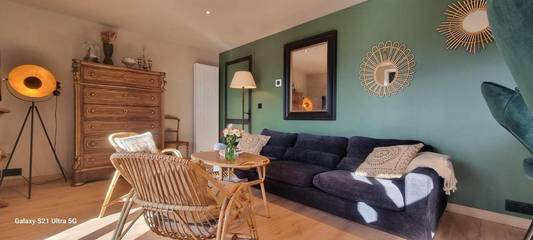 Gîte pour 4 personnes, avec terrasse et vue à Err