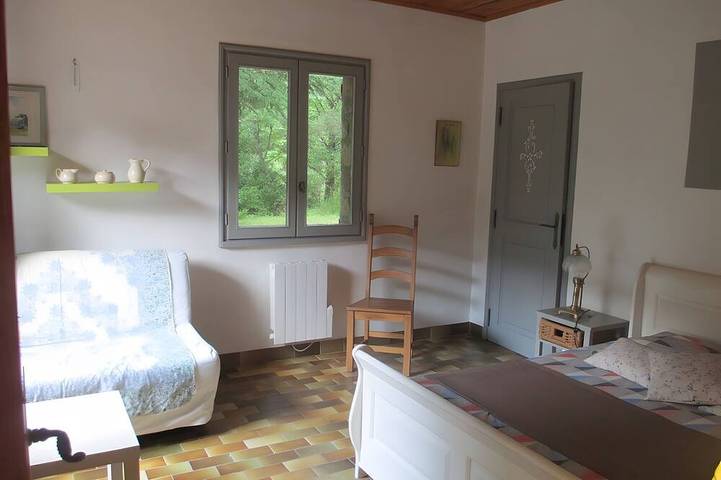 Location de vacances pour 2 personnes, avec piscine et jardin à Saint-Julien-Labrousse - 3