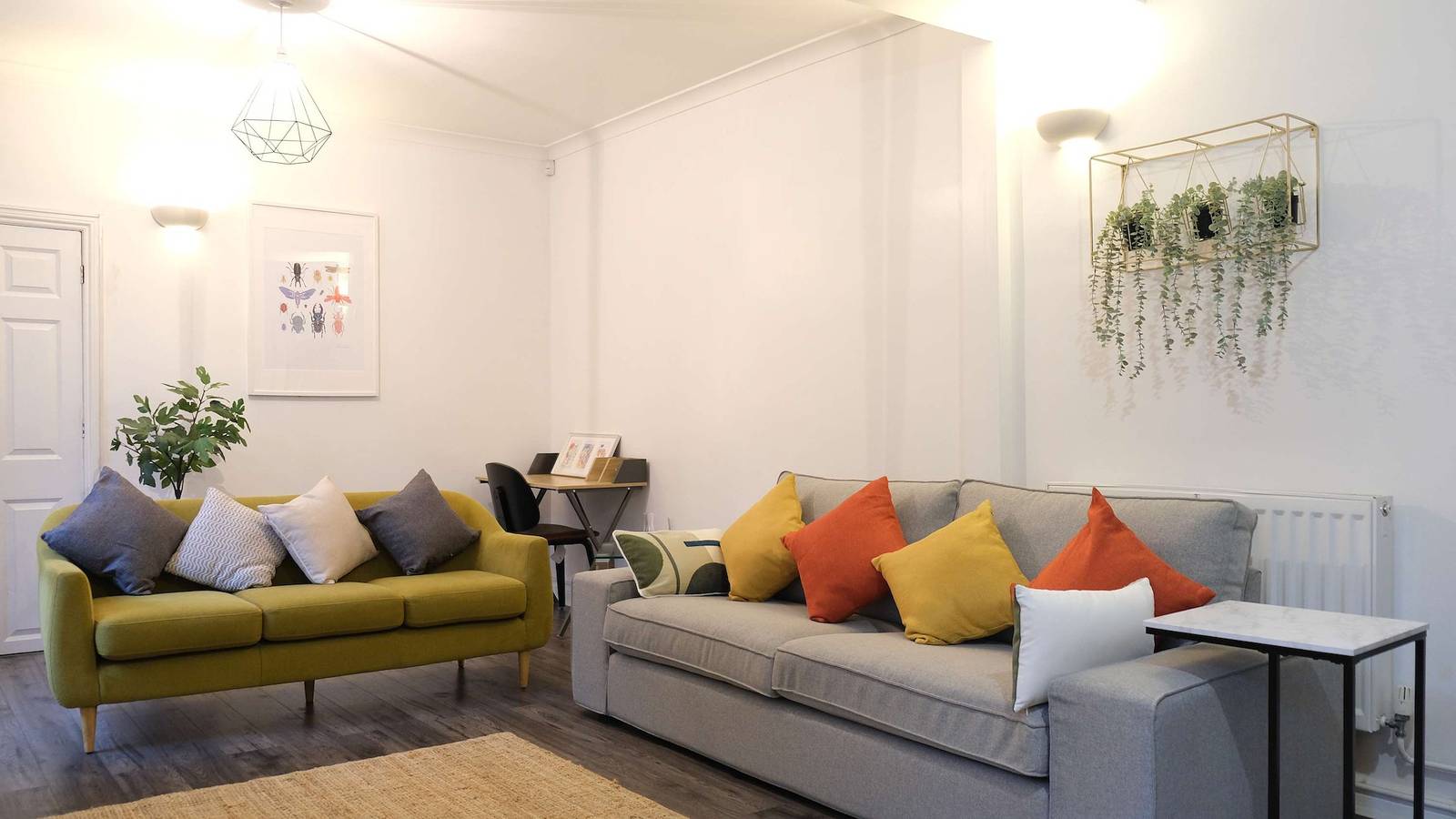 5Br Home | Ideal for Groups | Garden & Parking in Earls Barton, Northamptonshire