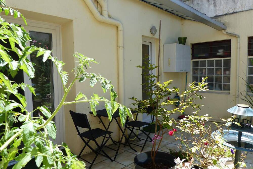 Acogedora casa cerca del centro con patio, internet y bicicletas gratis in Moulins, Allier (desambiguación)