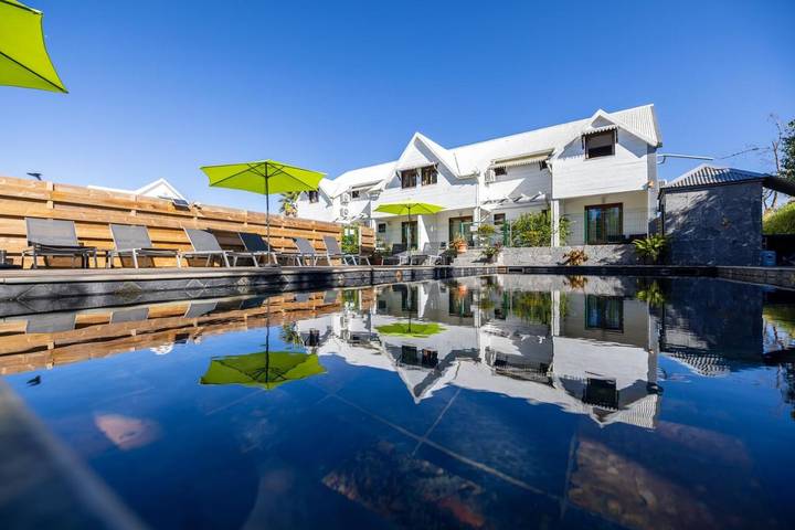 Hôtel pour 3 personnes, avec sauna et jardin ainsi que piscine et vue