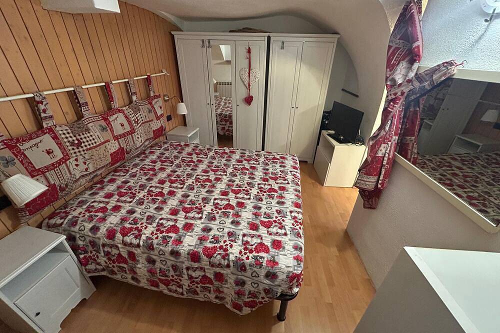 Ganze Wohnung, Chalet in the Village of Charvensod - Relaxation and Nature in Comune di Charvensod, Italienische Alpen