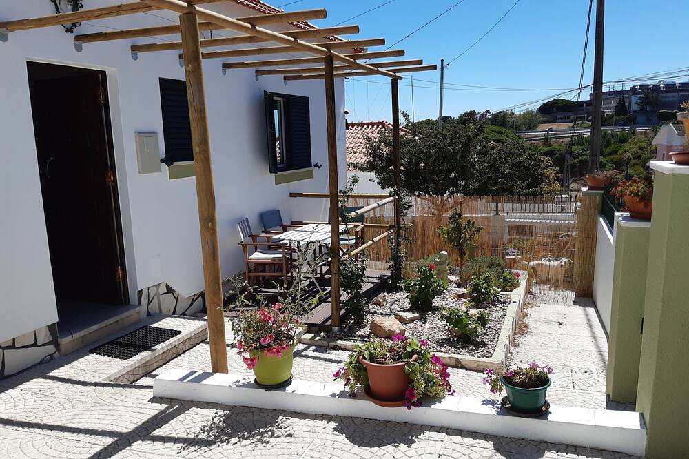 House with a fenced garden in Estoril in Cascais e Estoril, Costa de Lisboa