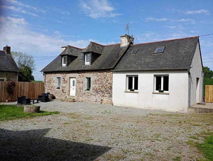 Location de vacances pour 8 personnes, avec Terrasse et Jardin à Corlay