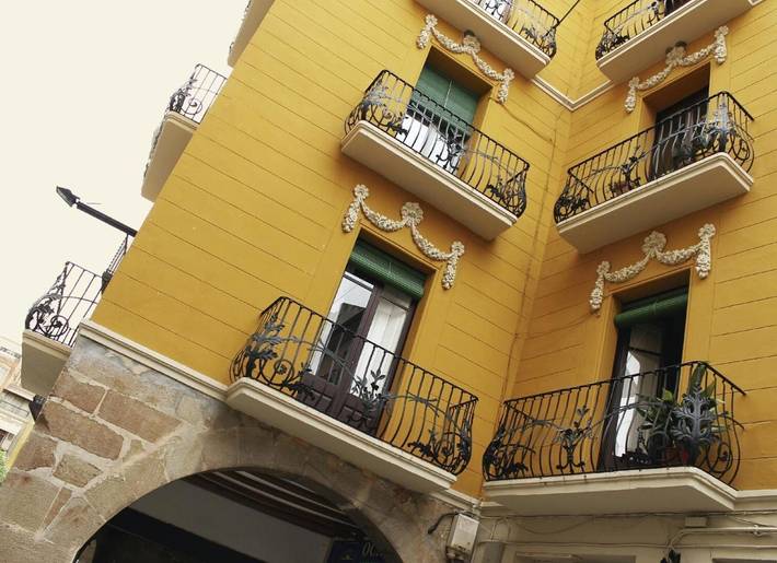 Cama y desayuno para 2 personas, con Balcón y Terraza además de Jardín y Vistas en Balaguer 