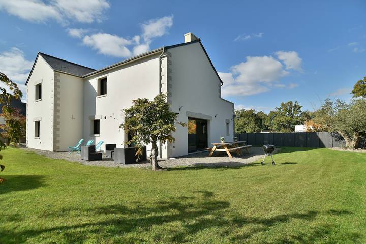 Location de vacances pour 11 personnes, avec Terrasse et Jardin à Le Tronchet