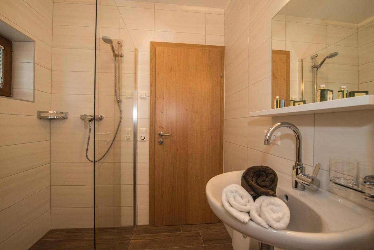 Apartment with Lake View in Gailtaler Alpen, Weissensee