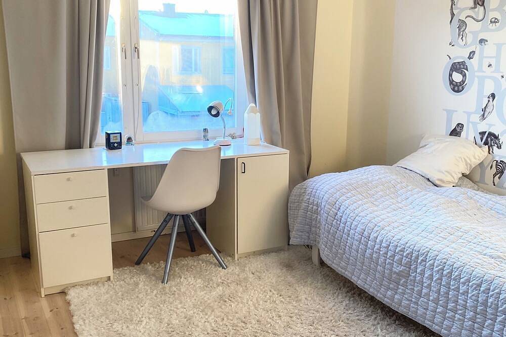 Great house with luxorious outdoor hot tub. Located in beautiful Saltsjöbaden. in Nacka, Schwedische Ostsee