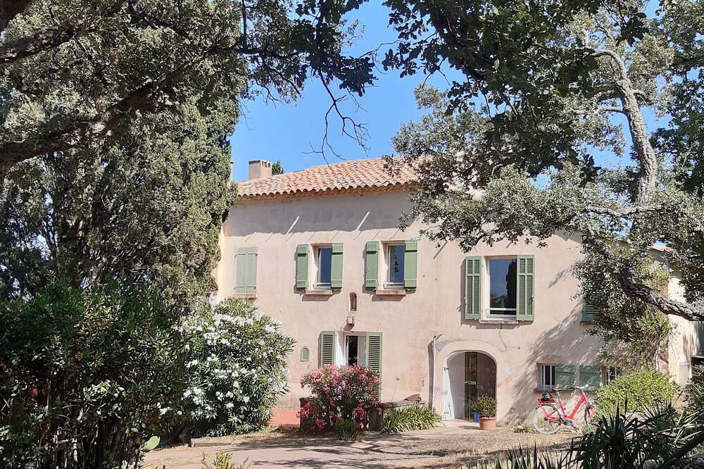 Schönes Landhaus mit Meerblick und großem Garten in Saint-Tropez, Mittelmeerküste (Frankreich)