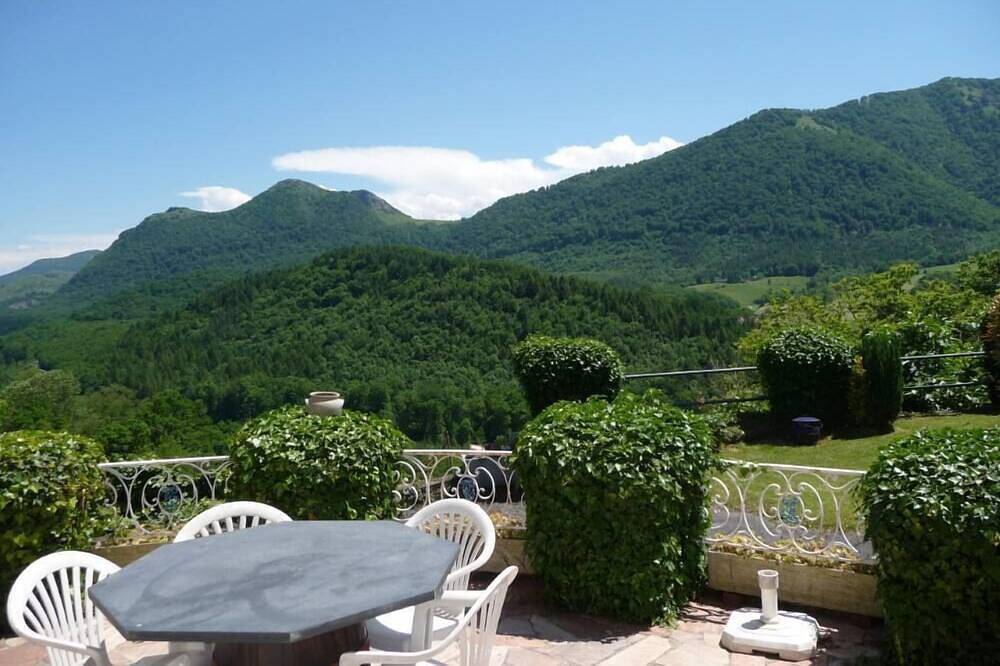 Maison de caractère offrant une vue imprenable d'une capacité de 6 personnes. in Peyrouse, Hautes-Pyrénées