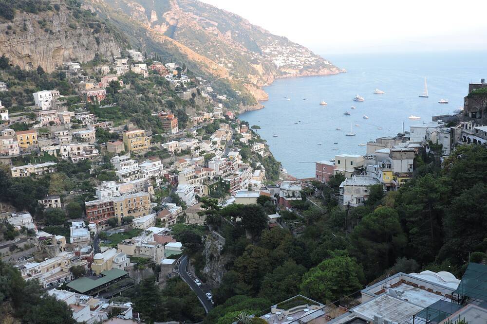 Entire apartment, Newly Renovated Home With Stunning Views in Positano, Sorrento Coast