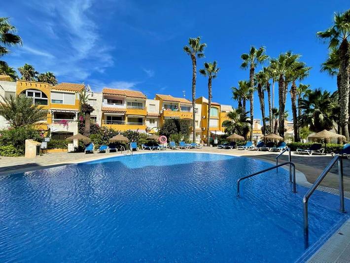 Holiday rental for 6 people, with garden and pool as well as terrace, with pets in Roquetas de Mar