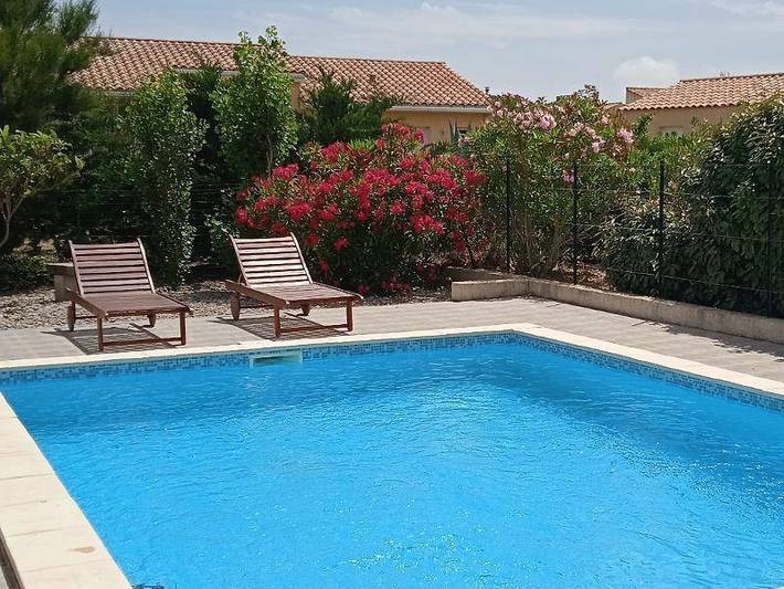 Gîte pour 6 personnes, avec Terrasse ainsi que Jardin et Piscine à Roquefort-des-Corbières