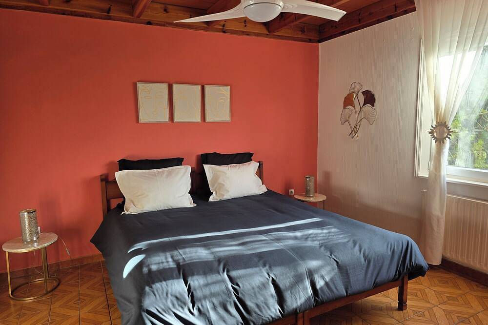 Apartamento entero, Junto Al Mar apartamento en una casa grande con piscina de agua salada in Cala Murada, Manacor