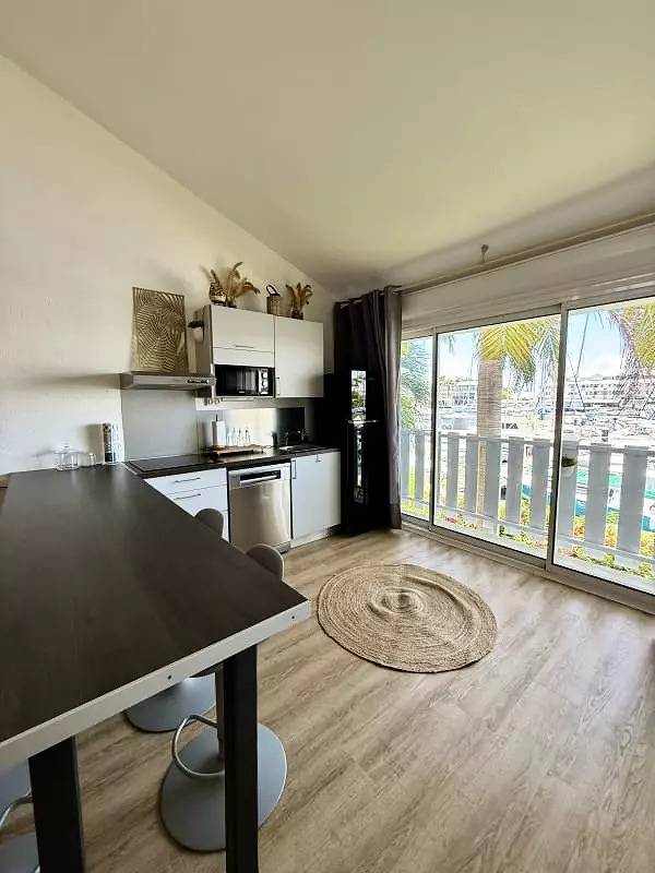 Gîte pour 2 personnes, avec terrasse et vue dans Port De Saint Francois - 2