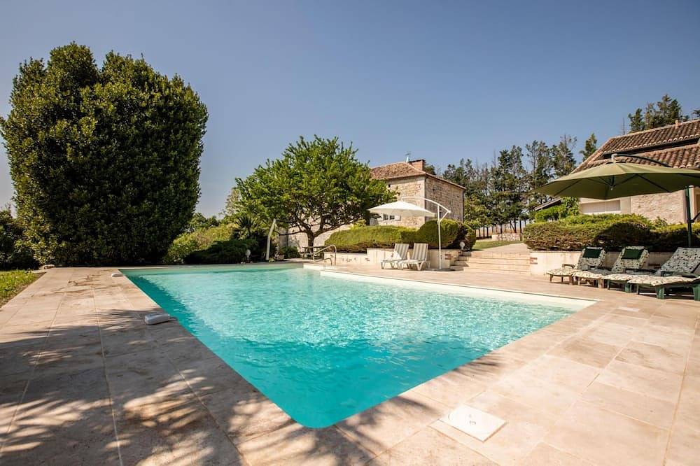 Charming gîte with pool and park garden in Saint-Maurin, Agen region