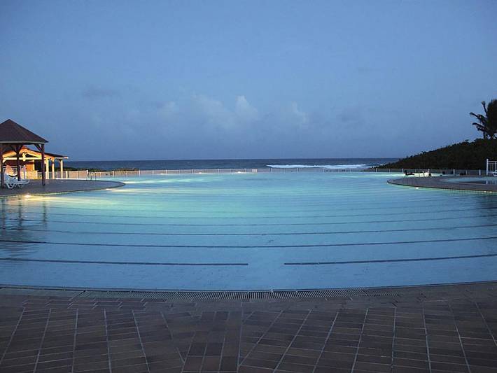 Location de vacances pour 2 personnes, avec piscine et terrasse à Saint-François