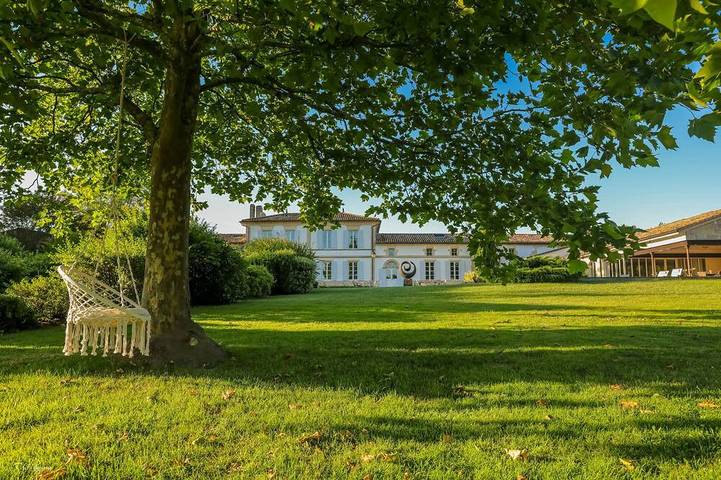 Location de vacances pour 19 personnes, avec Terrasse et Jardin à Cézac