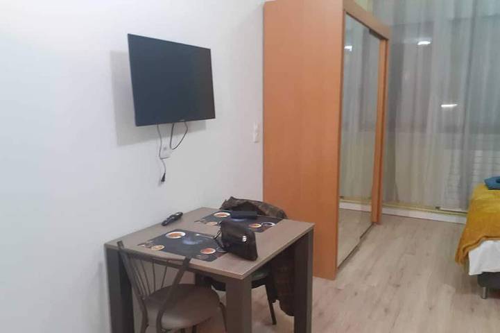 Entire apartment, Lovely Hypercentral Studio in Saint-Claude (Jura), Parc naturel régional du Haut-Jura