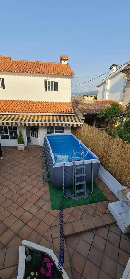 Casa para 10 personas, con terraza además de piscina y vistas en Vigo