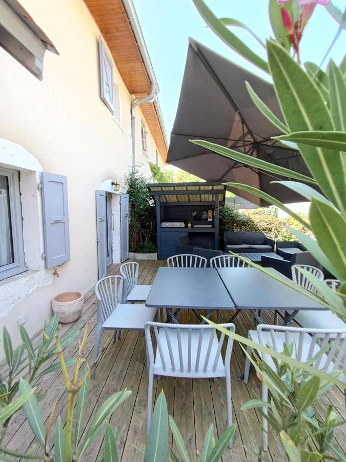 Location de vacances pour 8 personnes, avec terrasse et vue dans Saint-Pierre-de-Curtille