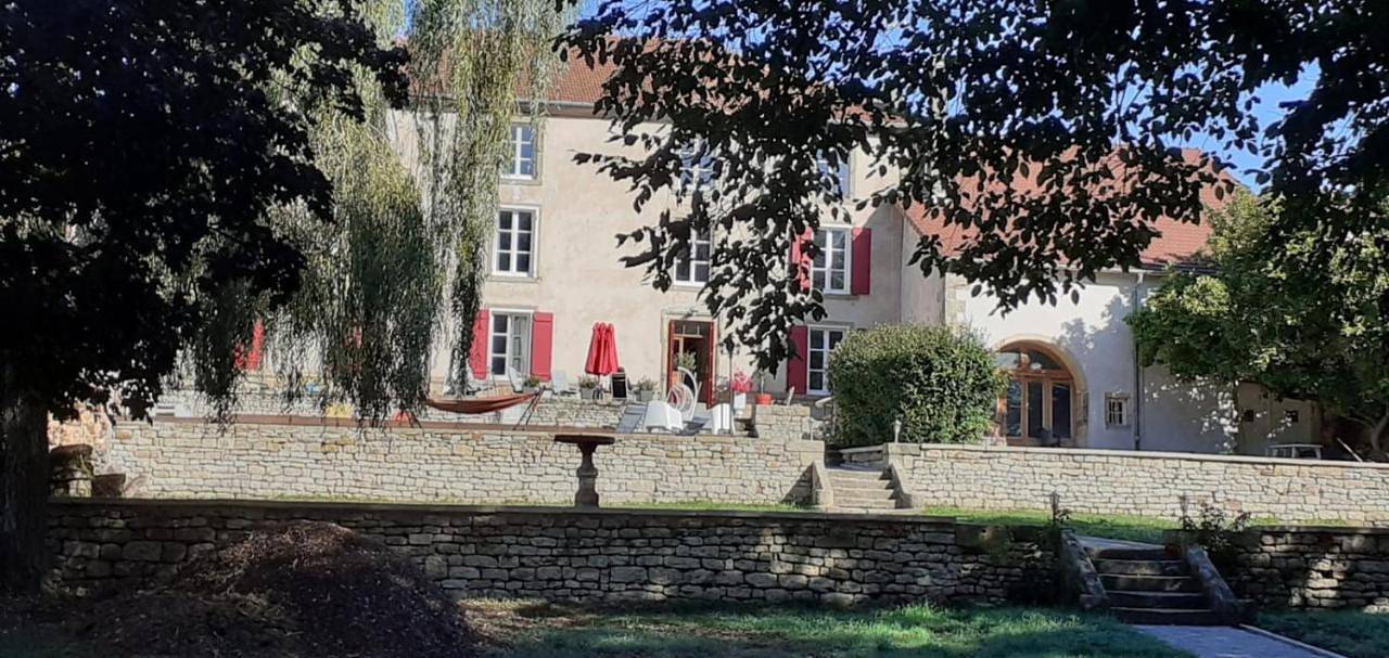 Family Room with Private Bathroom in Saint-Ouen-lès-Parey, Neufchâteau (Frankrijk)