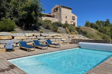 Gîte pour 6 personnes, avec jardin et terrasse à Les Mages