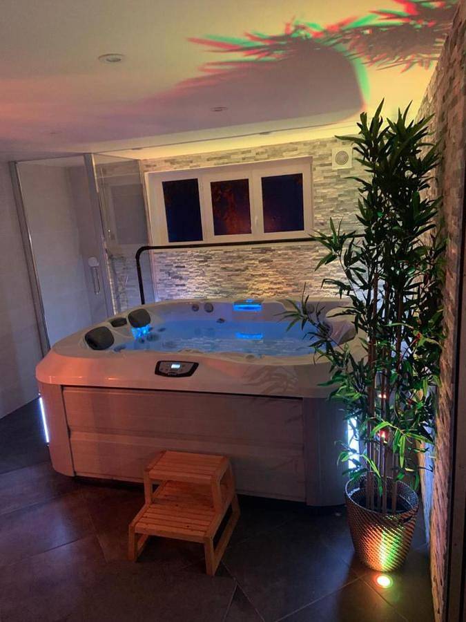 Appartement entier, One-Bedroom Apartment in Deuil-la-Barre, Val-d'Oise