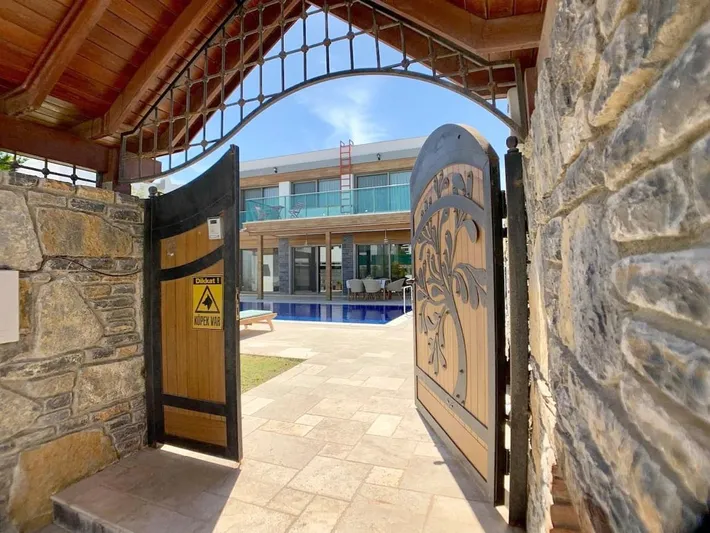 Hotel para 10 personas, con piscina y jardín - 1