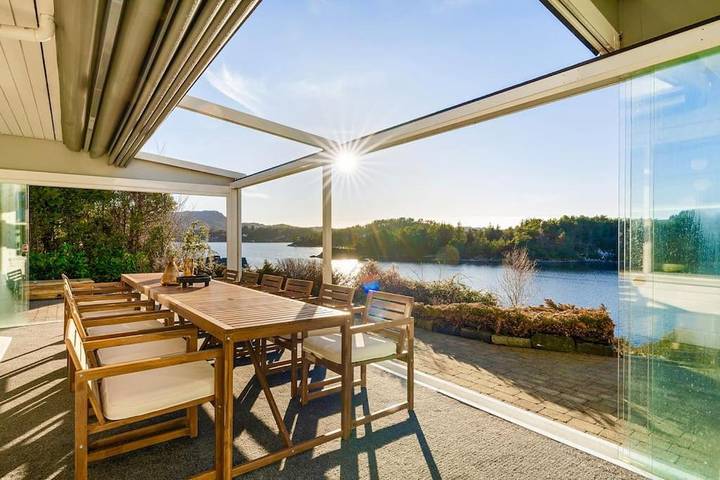 Ferienhaus für 26 Personen, mit Balkon und Whirlpool sowie Terrasse und Garten in Fjell