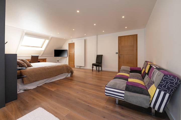 Guesthouse 'Chambre D'hôtes - Ty Castel' with Shared Pool, Garden, and Wi-Fi in Ploeren, Côte des Mégalithes