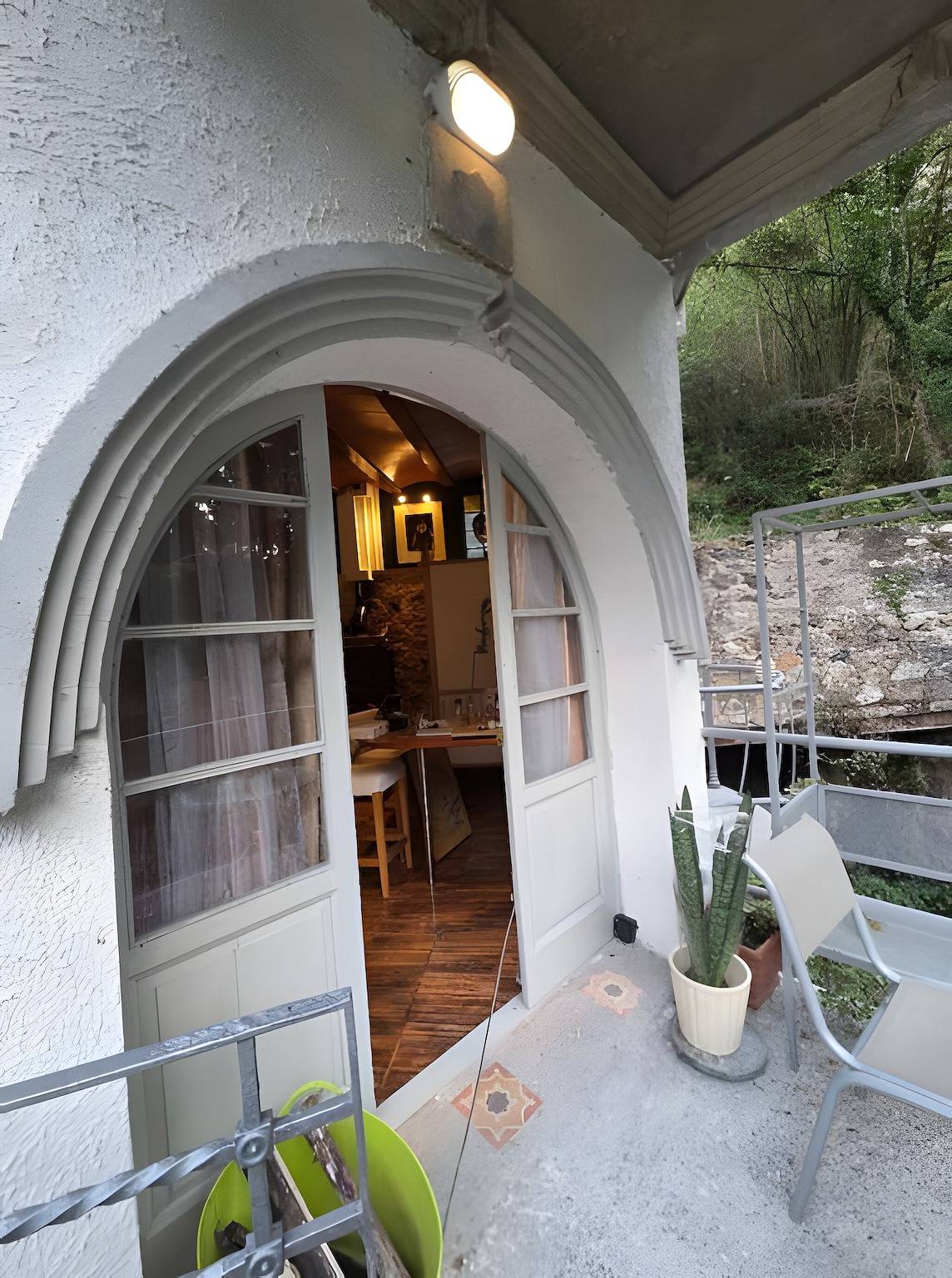 Apartamento entero, Apartamento 'Zentralclub Electra Turbina' con balcón in Belmonte de Miranda, Cordillera Cantábrica