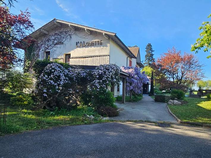 Hôtel pour 2 personnes, avec terrasse et jardin, animaux acceptés dans Bonnefamille