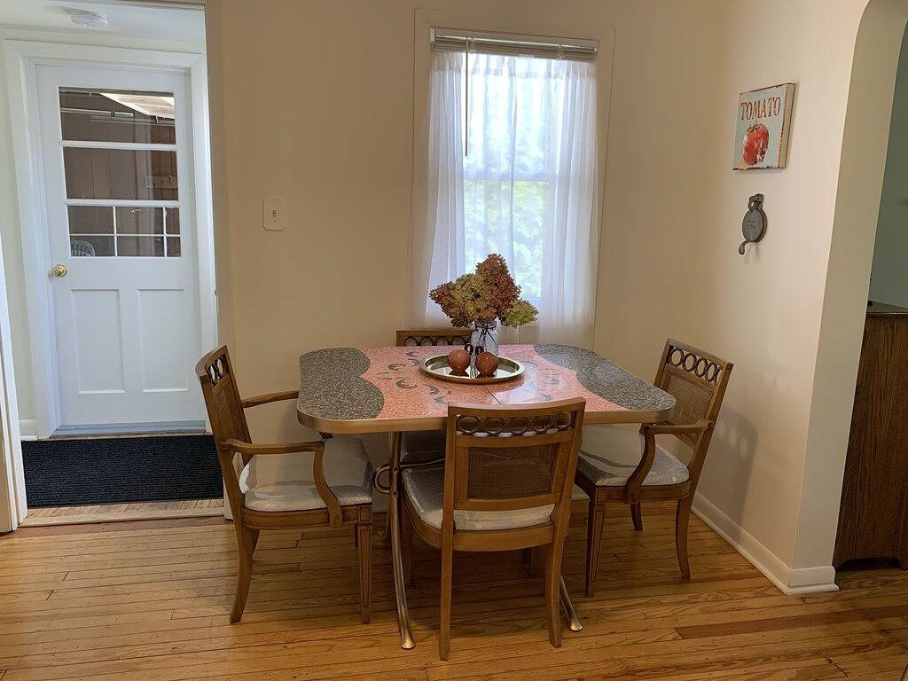 The Sunshine Cottage of Chagrin Falls: Monthly Rental + in Geauga County