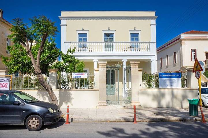 Ferienhaus für 16 Personen, mit Whirlpool und Garten sowie Balkon in Chania