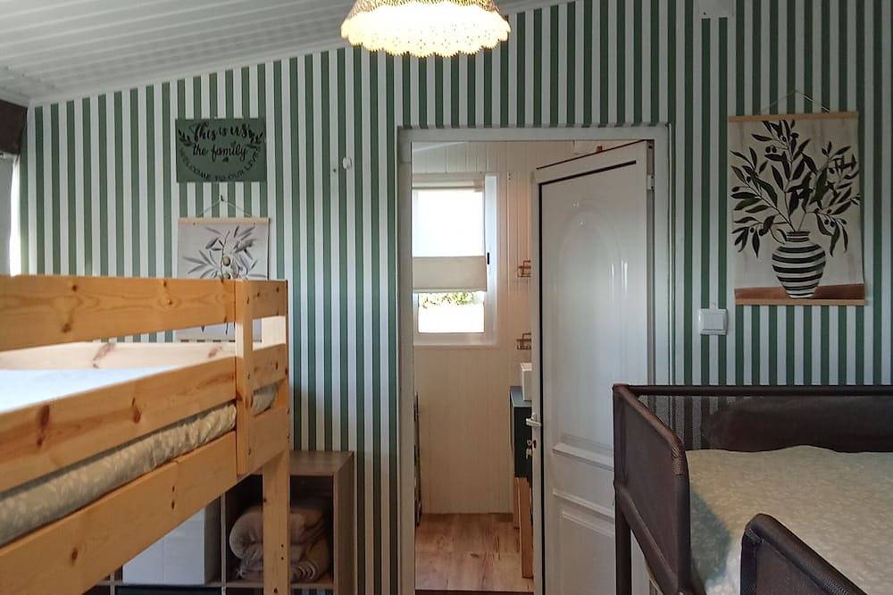 Quinta da Maínha. 4 bedrooms, 3 bathrooms, lgardens and 2 pools. Pets allowed ! in Braga, Braga Distrikt