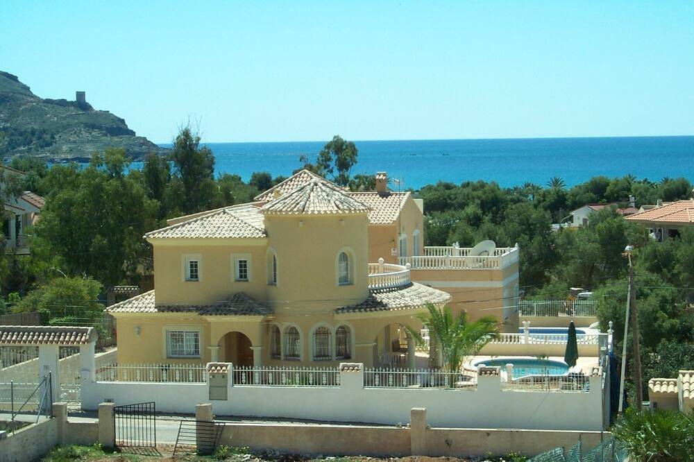 Ganze Wohnung, Apartment für einen Familienurlaub, große Terrasse und Pool, sicher. in El Pinar de San Gines, Cartagena