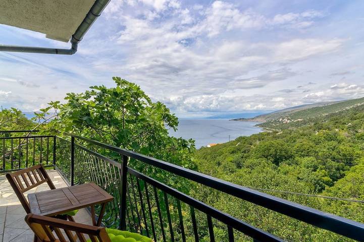 Ganze Wohnung, Schöne Wohnung für 4 Personen mit Klimaanlage,  W-Lan, Tv und Terrasse in Beach Kalić, Sveti Juraj