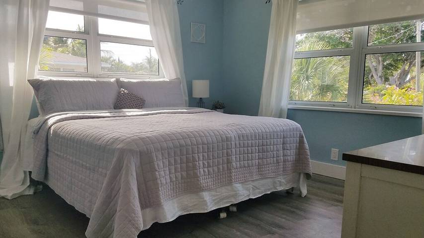 Vacation rental for 4 people, with balcony and yard in Pompano Beach