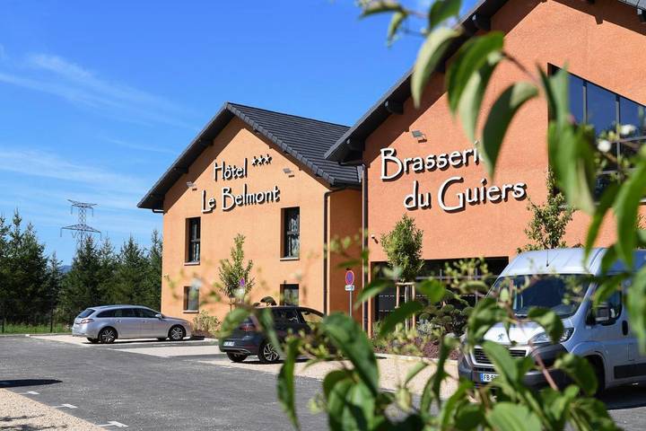 Hôtel pour 2 personnes, avec jardin ainsi que terrasse et vue, animaux acceptés à Belmont-Tramonet