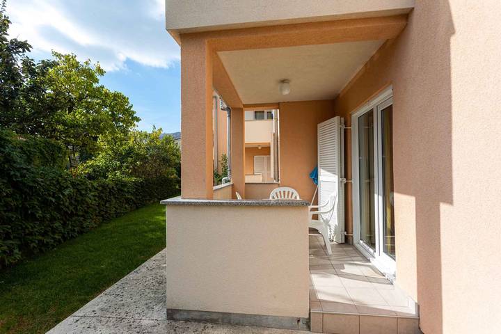 Ferienwohnung für 5 Personen, mit Garten in Baska