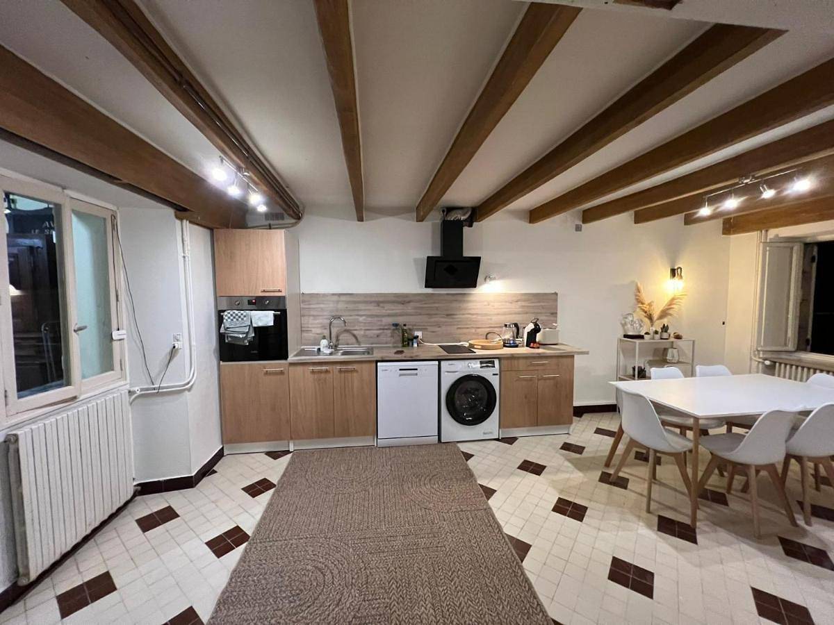 Three-Bedroom House in Tarnac, Région d'Ussel
