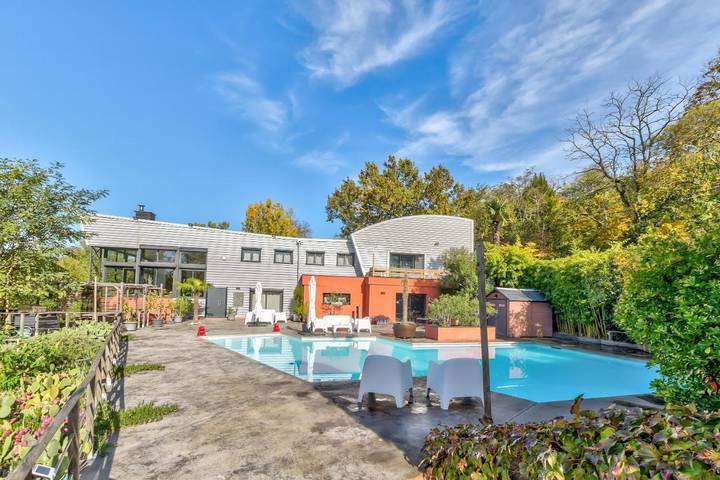 Ferienwohnung für 4 Personen, mit Terrasse und Garten sowie Pool