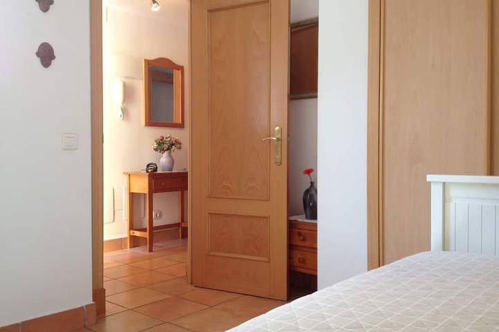 Casa en Costaballena, en urbanización cerrada. 6-8 personas. Jardín privado. in Costa Ballena, Rota