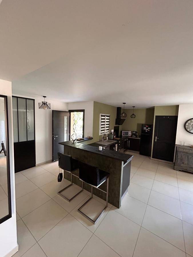 Location de vacances pour 6 personnes, avec Balcon et Jacuzzi ainsi que Terrasse et Jardin à Montferrat - 3