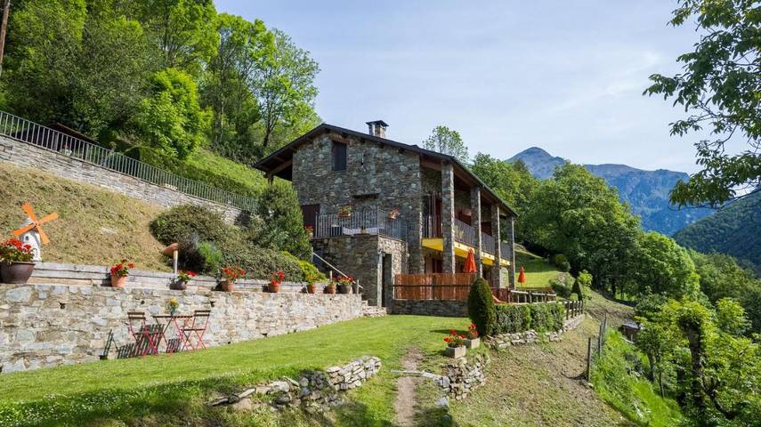 Gîte pour 2 personnes, avec Terrasse ainsi que Jardin et Vue à Queralbs