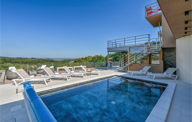 Ferienhaus für 8 Personen, mit Garten und Ausblick sowie Sauna und Pool